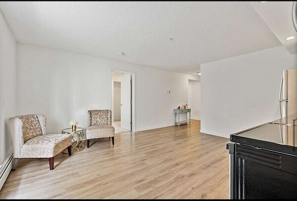 Calgary 1 + Den bedrooms Condo Unit for rent. Property photo: 532364-3