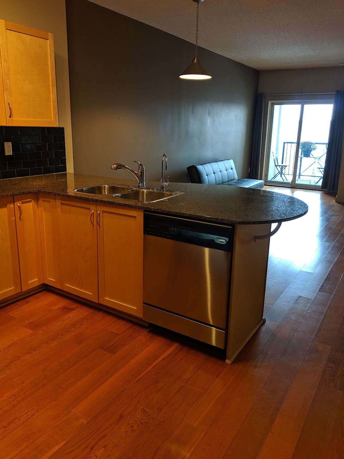 Calgary 2 bedrooms Condo Unit for rent. Property photo: 532798-1