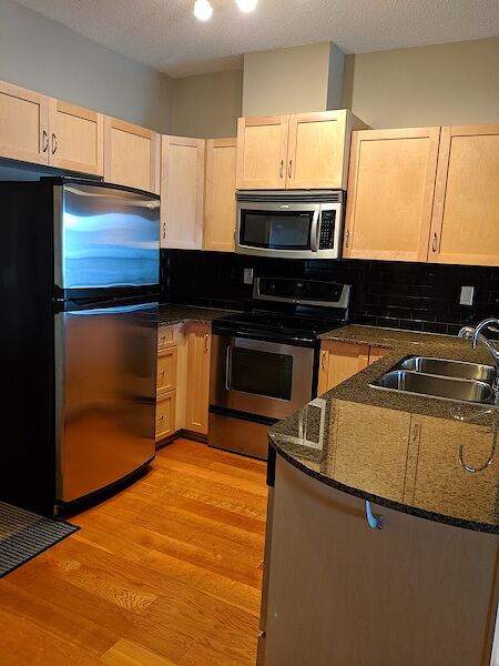 Calgary 2 bedrooms Condo Unit for rent. Property photo: 532798-2