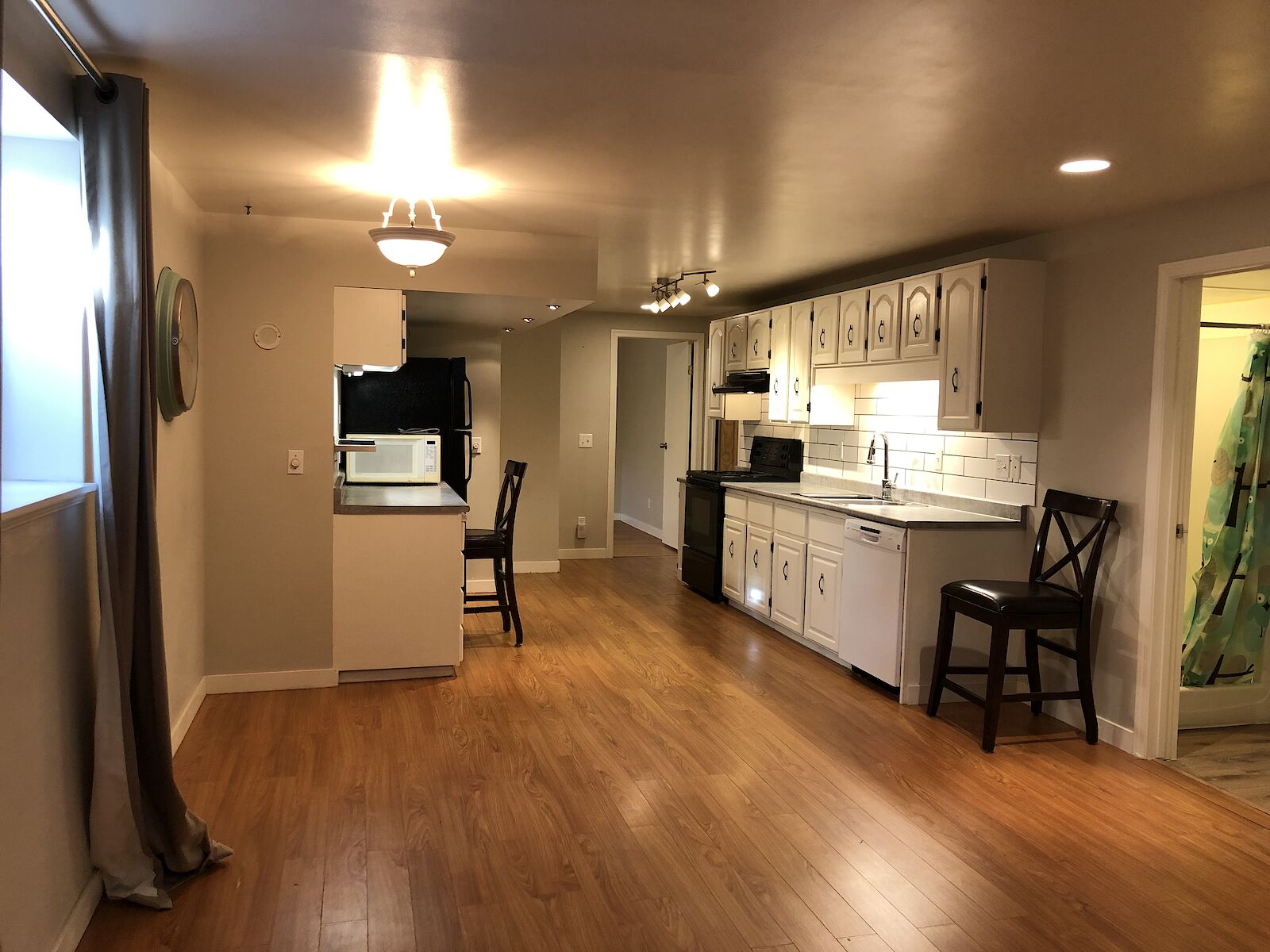 Calgary 2 bedrooms Basement for rent. Property photo: 532869-1