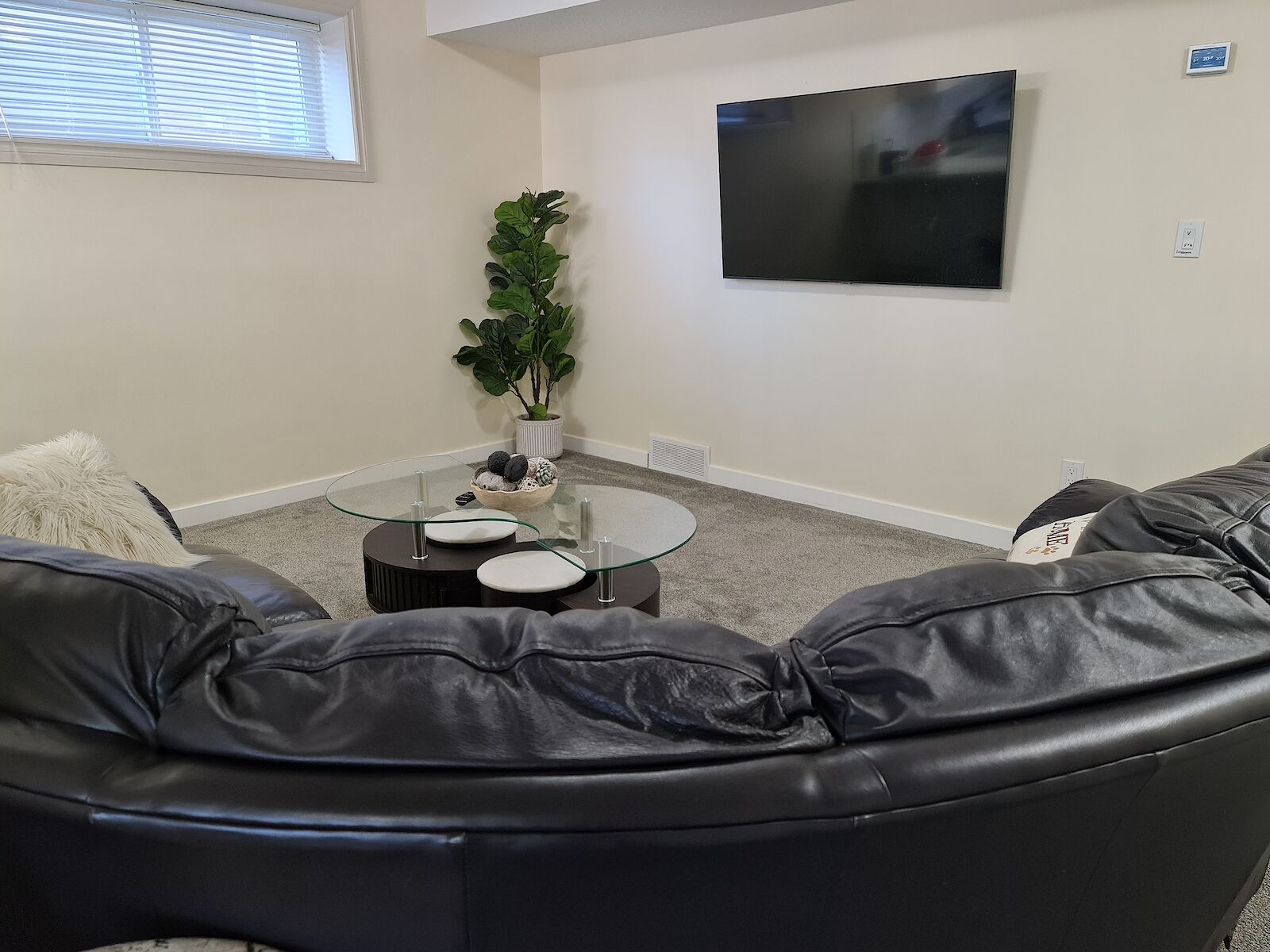 Calgary 2 bedrooms Basement for rent. Property photo: 532994-1