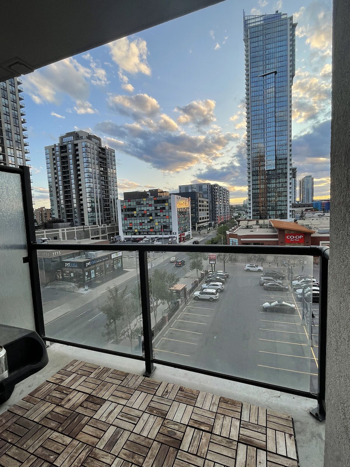 Calgary 1 + Den bedrooms Condo Unit for rent. Property photo: 533079-1