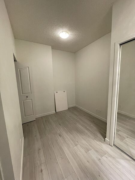 Calgary 1 + Den bedrooms Condo Unit for rent. Property photo: 533079-3