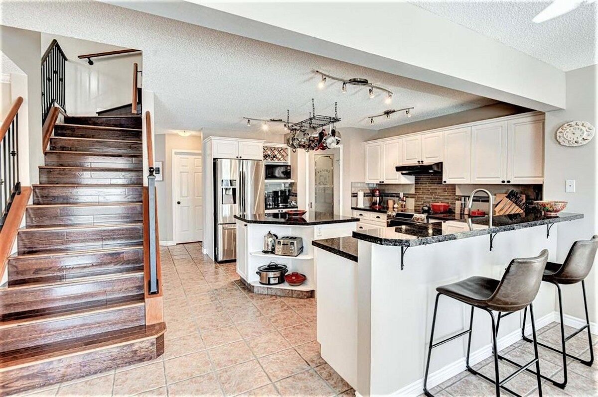Calgary 4 bedrooms House for rent. Property photo: 533285-1