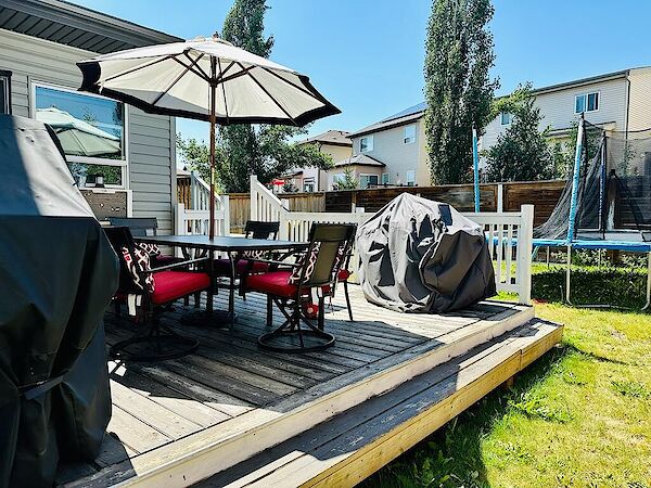 Calgary 3 + Den bedrooms House for rent. Property photo: 533434-2