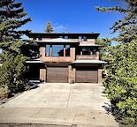 Beautiful Fully Furnished Cottage Like Home in the City (3+1 Bedroom)
