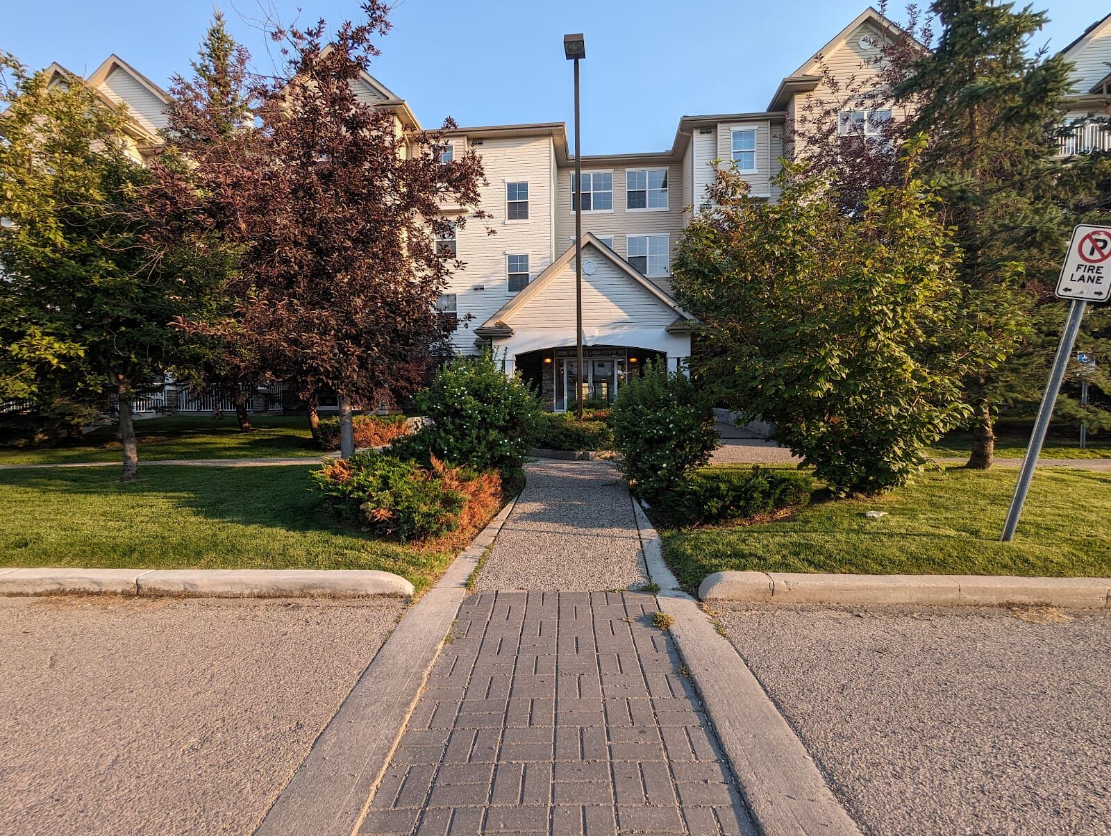 Calgary 2 bedrooms Condo Unit for rent. Property photo: 533592-1