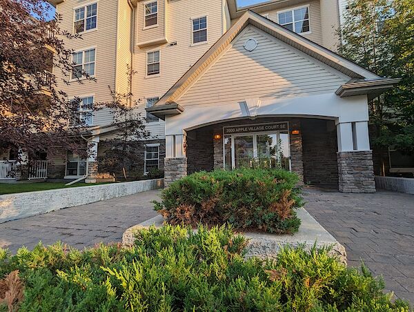 Calgary 2 bedrooms Condo Unit for rent. Property photo: 533592-2