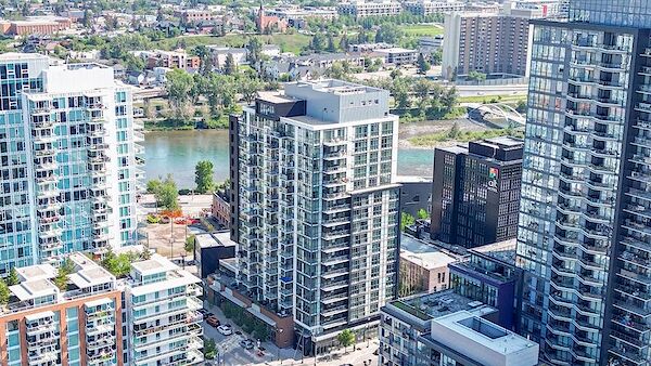 Move-In Ready Downtown Living - Fully Furnished and Fully Equipped- 1brm + Den