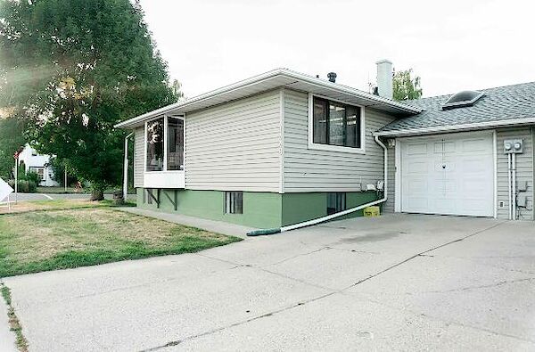 Calgary 6 bedrooms House for rent. Property photo: 533943-2