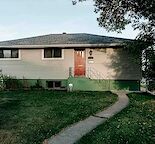 6 bedroom bungalow w/ attached garage 8 minute drive to SAIT, MRU, UOC