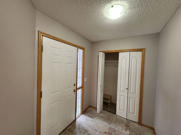 Calgary 3 + Den bedrooms Main Floor for rent. Property photo: 534176-2