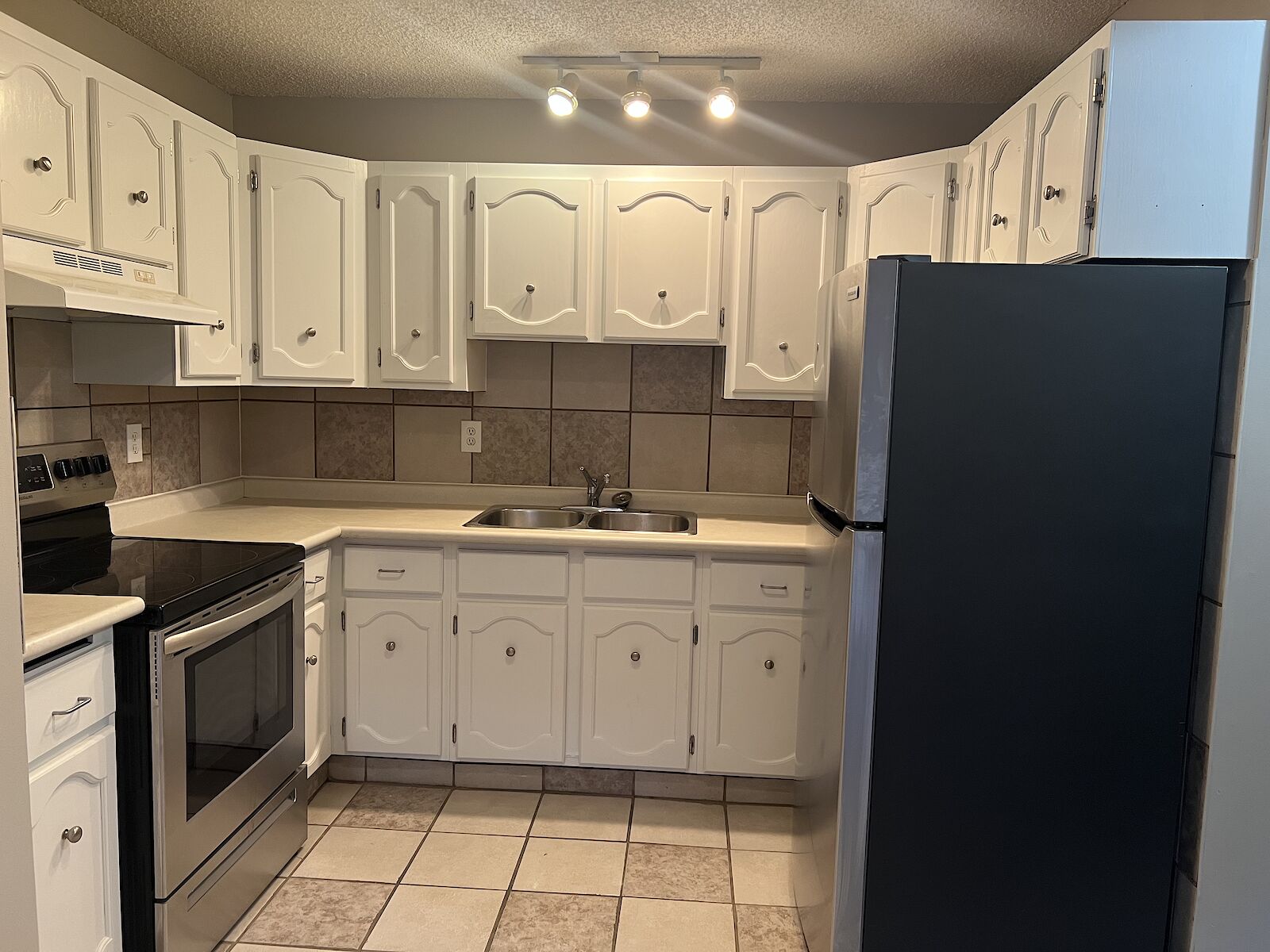 Calgary 3 bedrooms Apartment for rent. Property photo: 53418-1