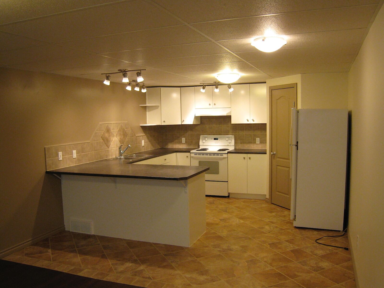Calgary 2 bedrooms Basement for rent. Property photo: 534182-1