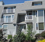 Lovely large bright  lower unit in 4 plex