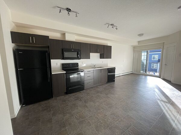 Calgary 2 bedrooms Condo Unit for rent. Property photo: 534956-2