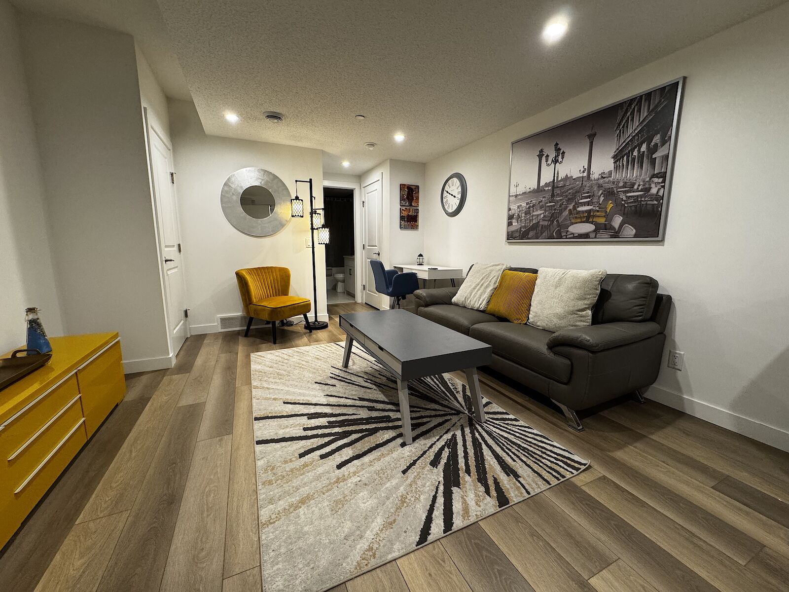 Calgary 1 bedroom Basement for rent. Property photo: 534978-1