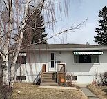 Beautiful 3-Bedroom Main Floor with Huge Private Yard – Pet Friendly – Highland