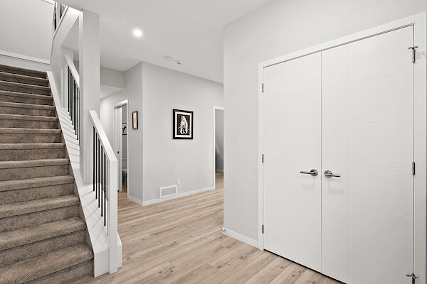 Calgary 3 + Den bedrooms Main Floor for rent. Property photo: 535652-2