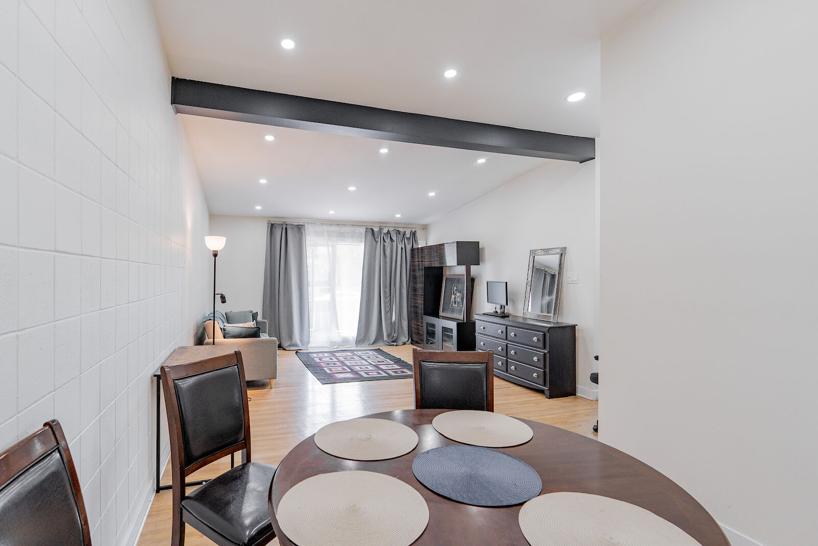Calgary 3 bedrooms House for rent. Property photo: 536006-1