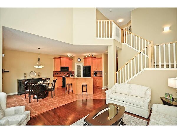Calgary 3 + Den bedrooms House for rent. Property photo: 536262-3