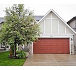 Mint Condition WalkOut Home w/3BR 3.5BA plus Den