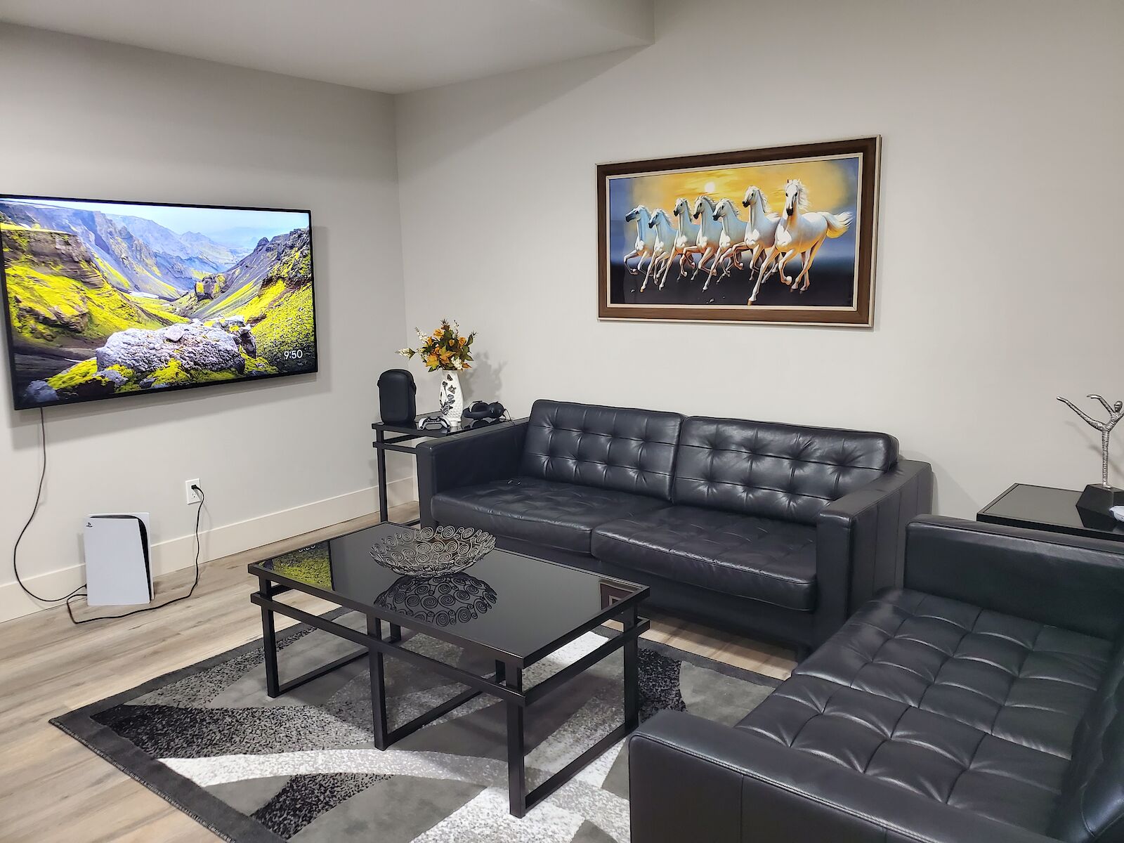 Calgary 4 bedrooms Room For Rent for rent. Property photo: 536369-1