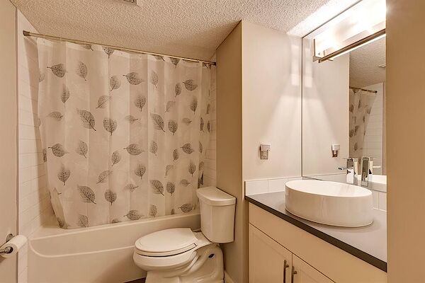 Calgary 1 bedroom Condo Unit for rent. Property photo: 536795-3