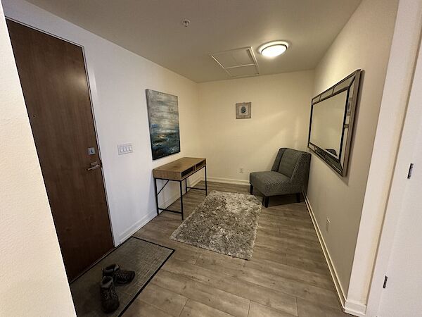 Calgary 1 + Den bedrooms Condo Unit for rent. Property photo: 536978-2