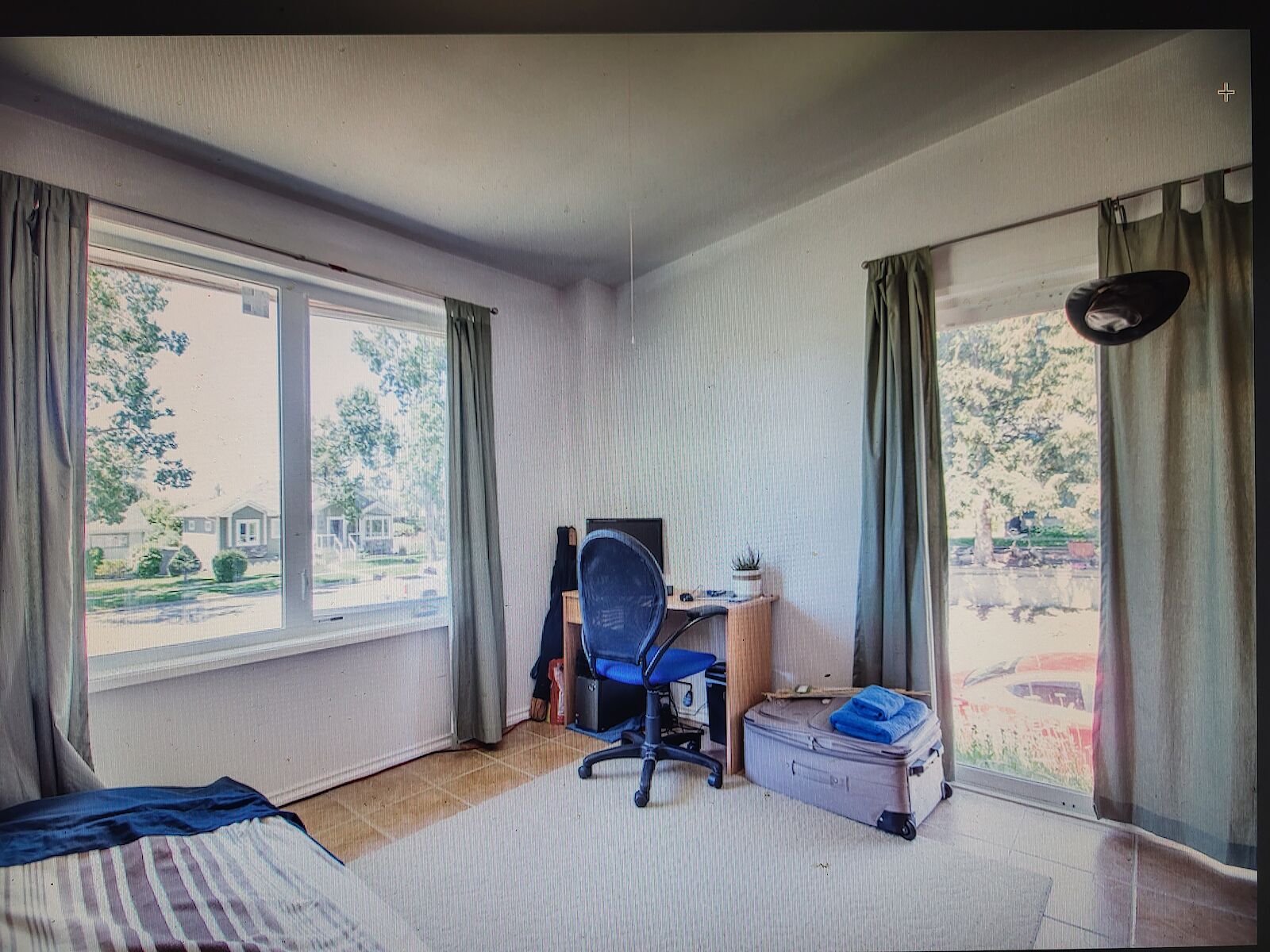 Calgary 6 bedrooms Room For Rent for rent. Property photo: 537048-1