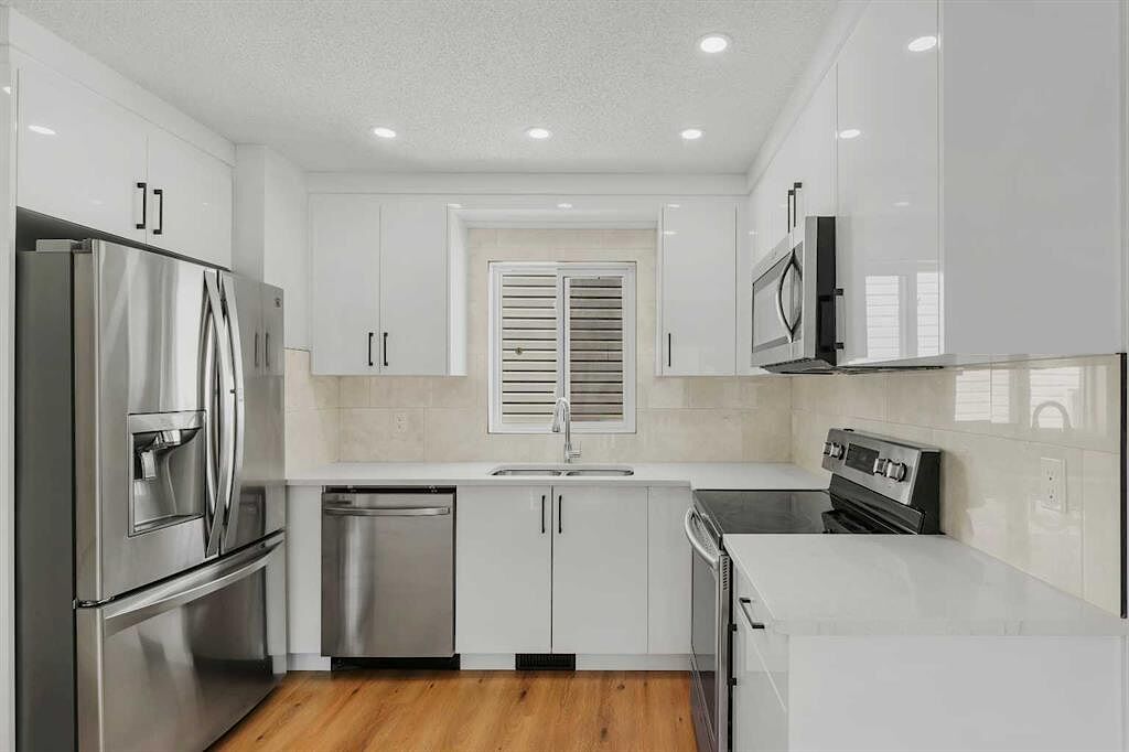 Calgary 4 bedrooms House for rent. Property photo: 537821-1