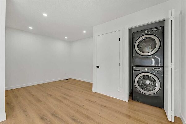 Calgary 4 bedrooms House for rent. Property photo: 537821-2