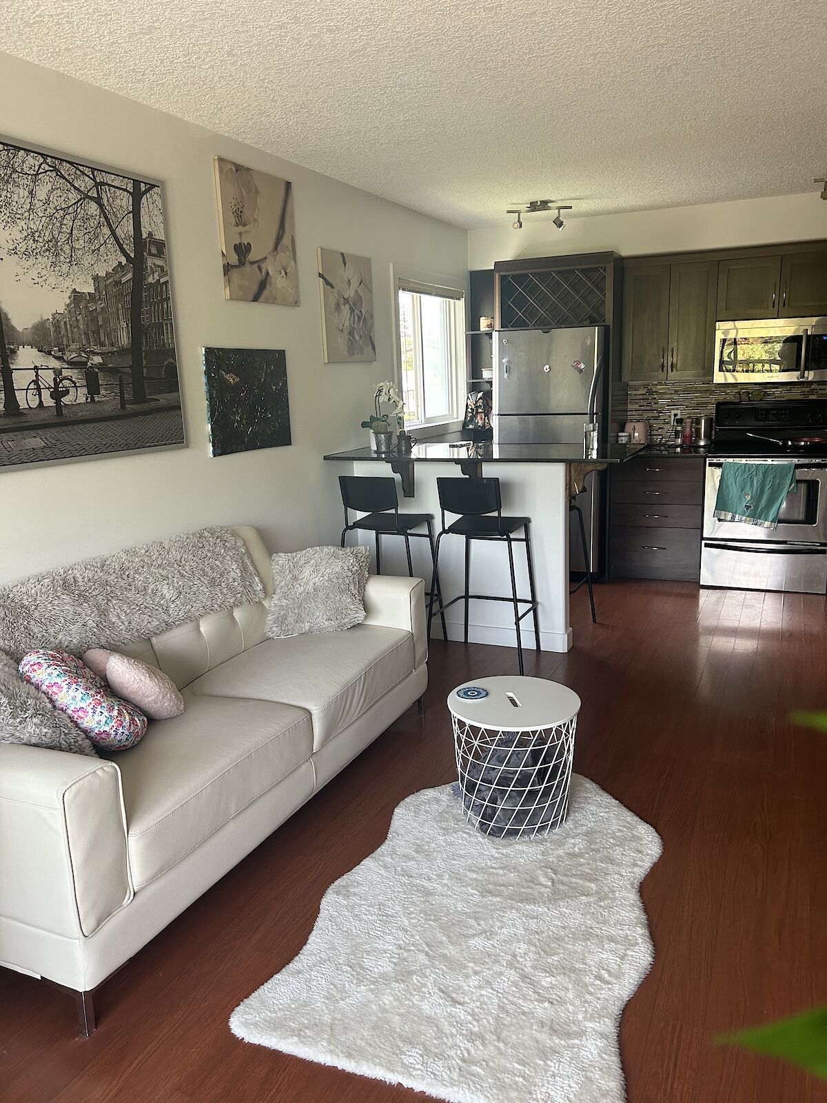 Calgary 1 bedroom Condo Unit for rent. Property photo: 538044-1