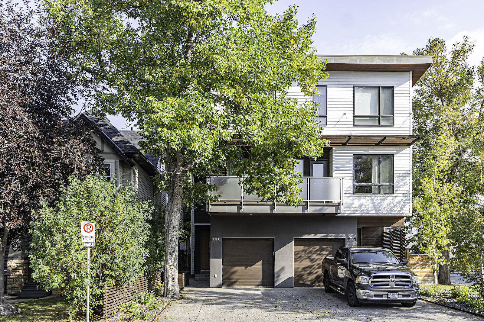 Calgary 3 + Den bedrooms Condo Unit for rent. Property photo: 538134-1