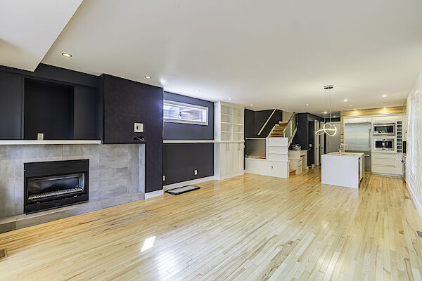 Calgary 3 + Den bedrooms Condo Unit for rent. Property photo: 538134-2