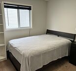 Cozy second floor bedroom in Bridlewood