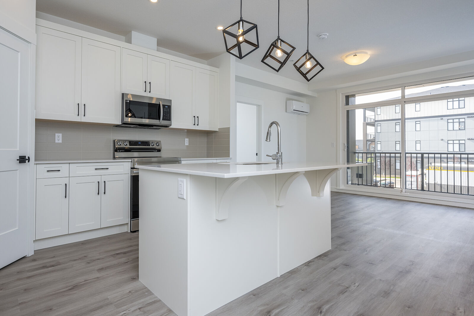 Calgary 2 bedrooms Condo Unit for rent. Property photo: 538299-1