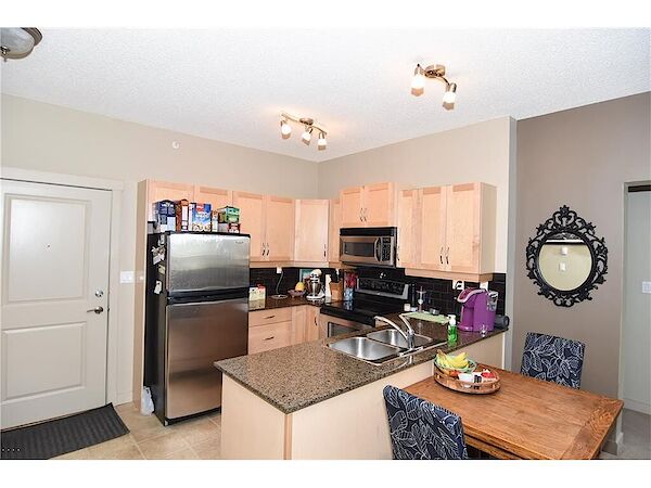 Calgary 2 bedrooms Condo Unit for rent. Property photo: 538335-2