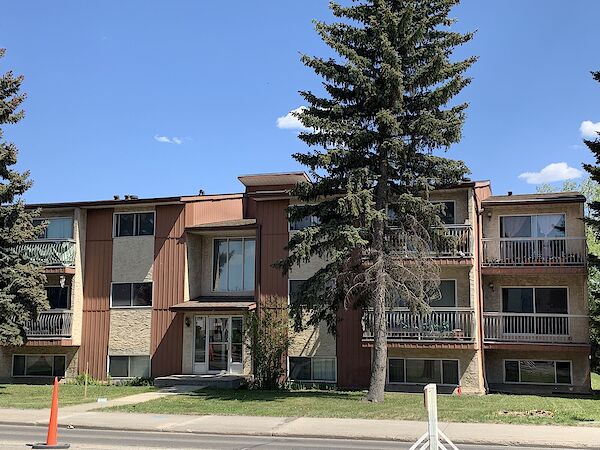 9821 156 Street - Westwood Apartments - Premium Renovated Suites for Rent