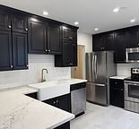 Beautiful Bright Renovated 3 Bedroom Main Floor Suite 10 Minutes to Downtown