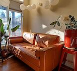 Sunny Top Floor Apartment in Bridgeland