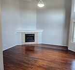 Bright & Spacious 2 Bedroom Townhouse close to Amenities & Lake Access