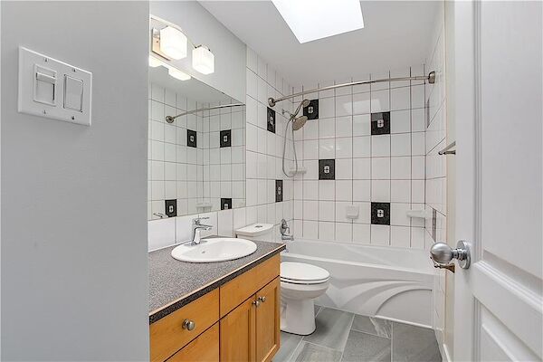 Calgary 3 bedrooms Room For Rent for rent. Property photo: 539158-2