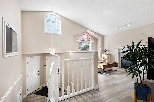 Calgary 6 bedrooms House for rent. Property photo: 539398-2