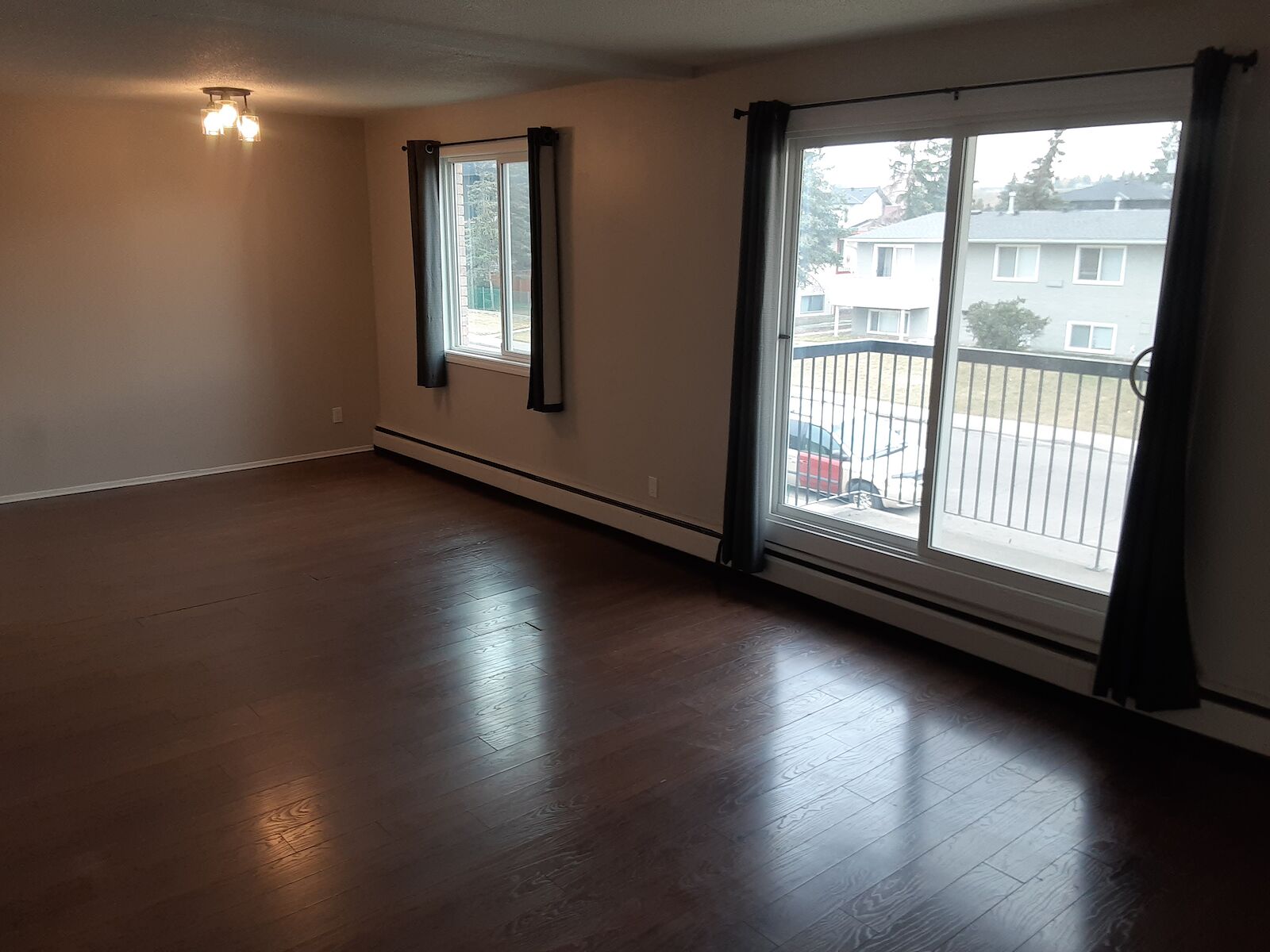Calgary 2 bedrooms Condo Unit for rent. Property photo: 539661-1