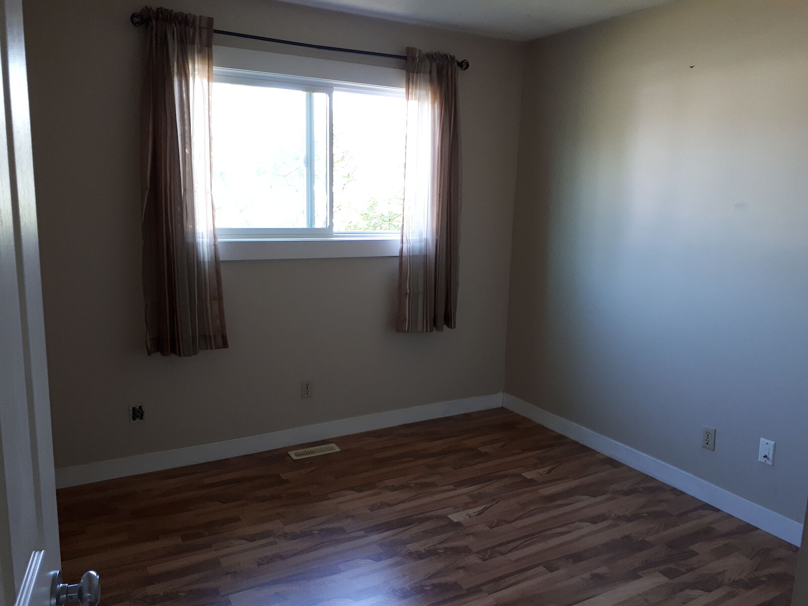 Calgary 3 bedrooms Main Floor for rent. Property photo: 539674-1