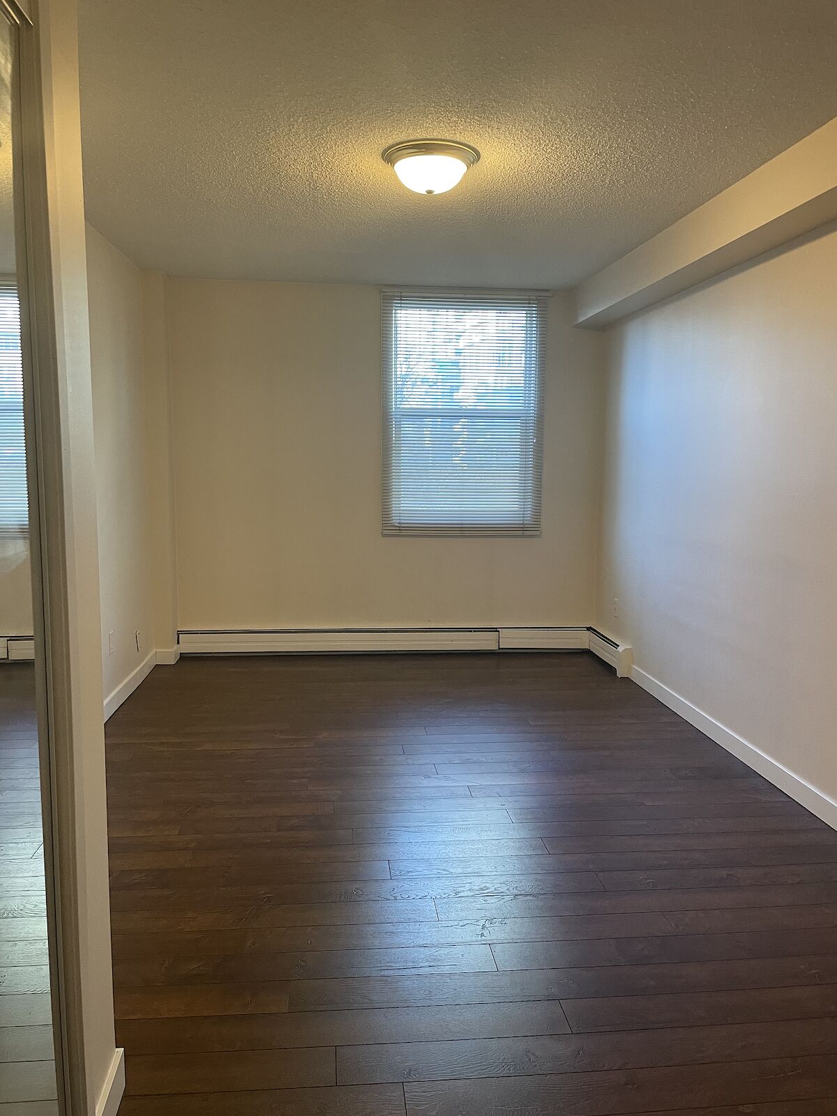 Calgary 1 bedroom Condo Unit for rent. Property photo: 539985-1
