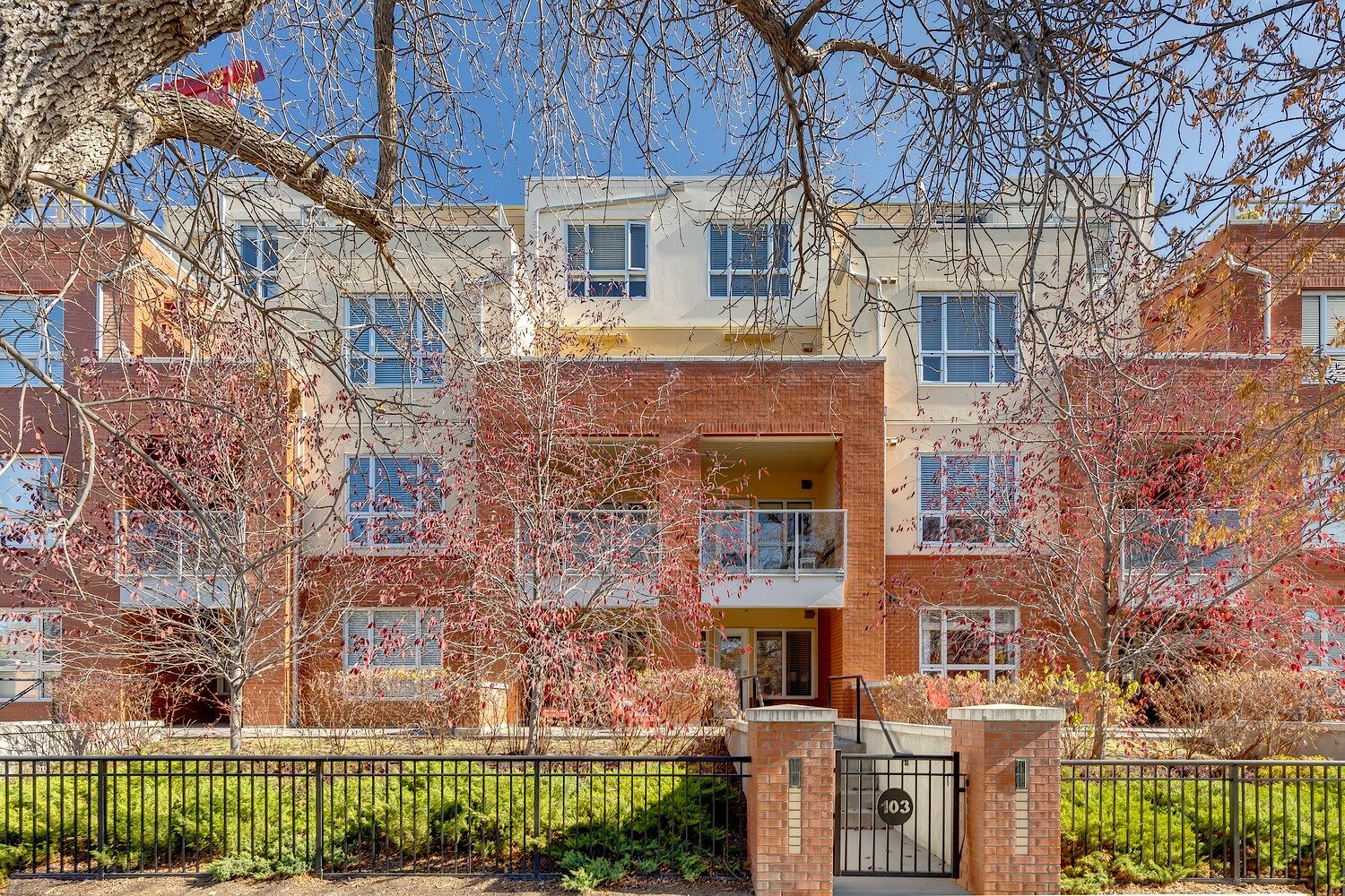 Calgary 1 bedroom Condo Unit for rent. Property photo: 540314-1