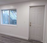 Bright one bedroom walkout basement w/separate entrance in Tuscany