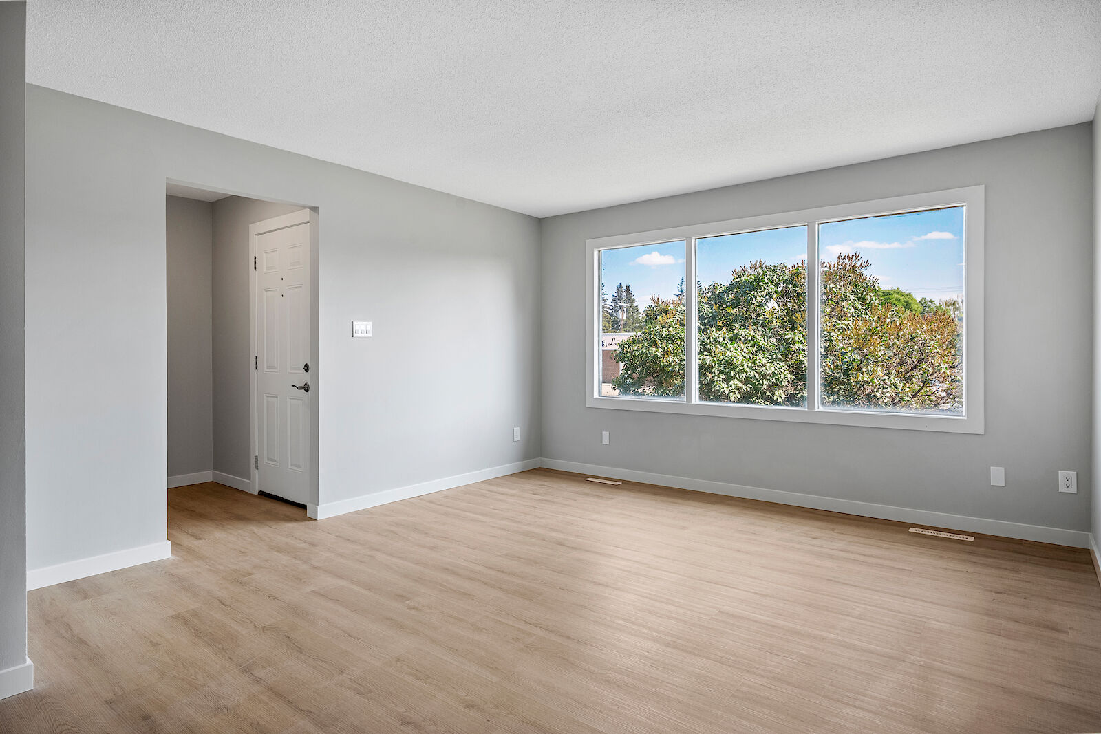 Calgary 2 bedrooms Main Floor for rent. Property photo: 540519-1